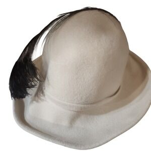 Vintage Georgette Cream Wool‎ Felt Cloche Hat with Black Feather Canada Size 22